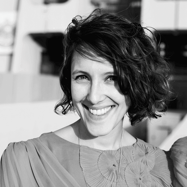 Susan Kulkarni Headshot